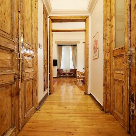 Private Building 8br @ Taksim Apartment