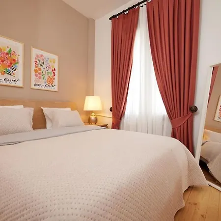 Private Building 8br @ Taksim * اسطنبول