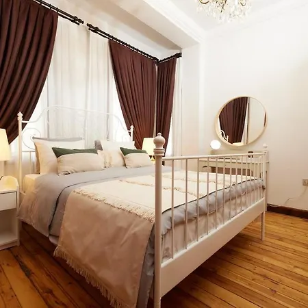 Apartament Private Building 8br @ Taksim Stambuł